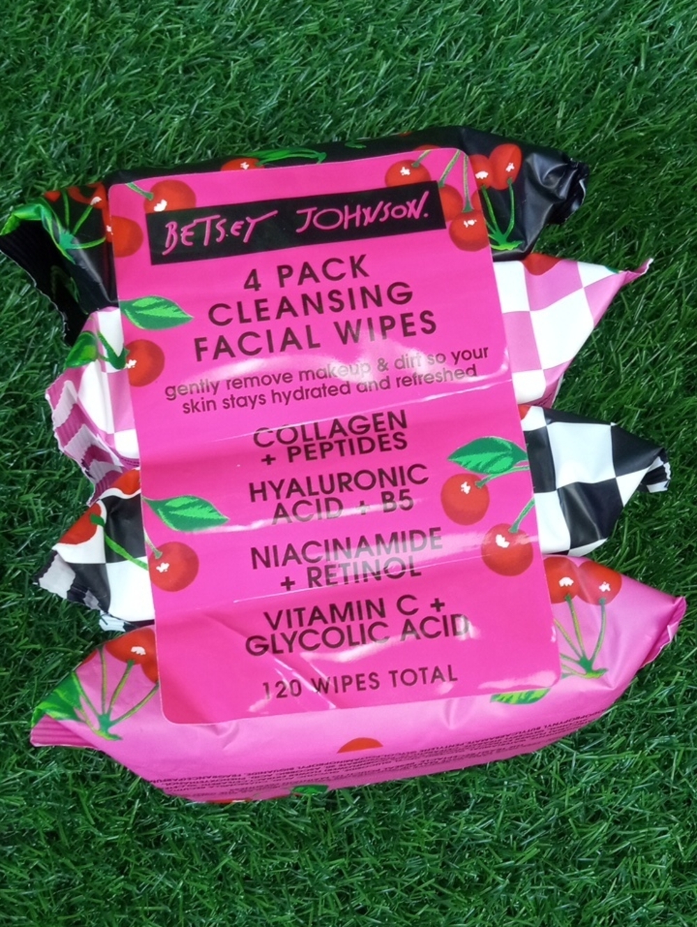 Betsey Johnson Collagen + Peptides Cleansing Facial Wipes - Picture 3 of 5
